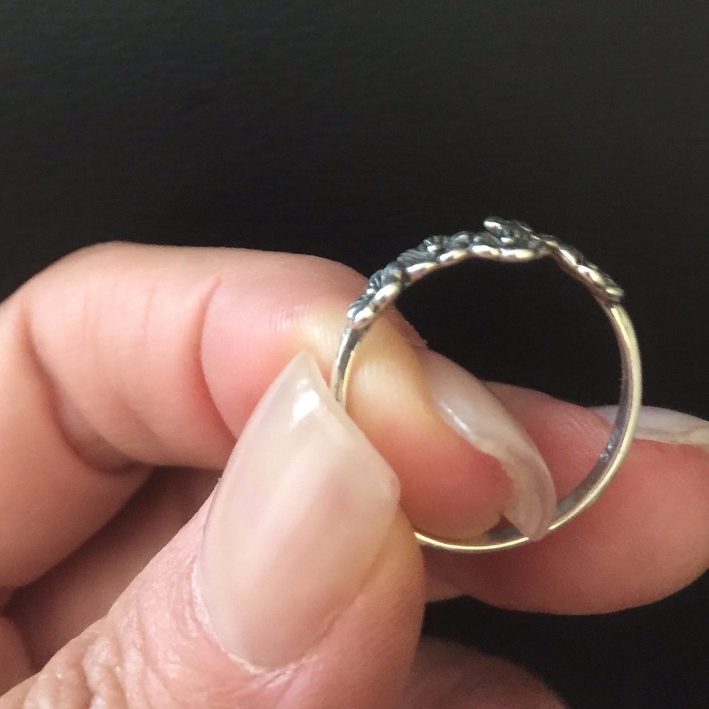 Sold! 925 Flower Band Thumb Finger Ring - Picture 6 of 7